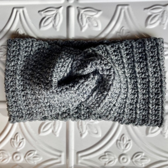 Crochet ear warmer -twist - Picture 2 of 5